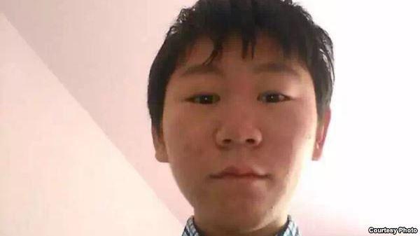 16-årige Bao Zhouxuan tros nu sitta i husarrest i Inre Mongoliet efter att ha gripits i Burma. (VOA)