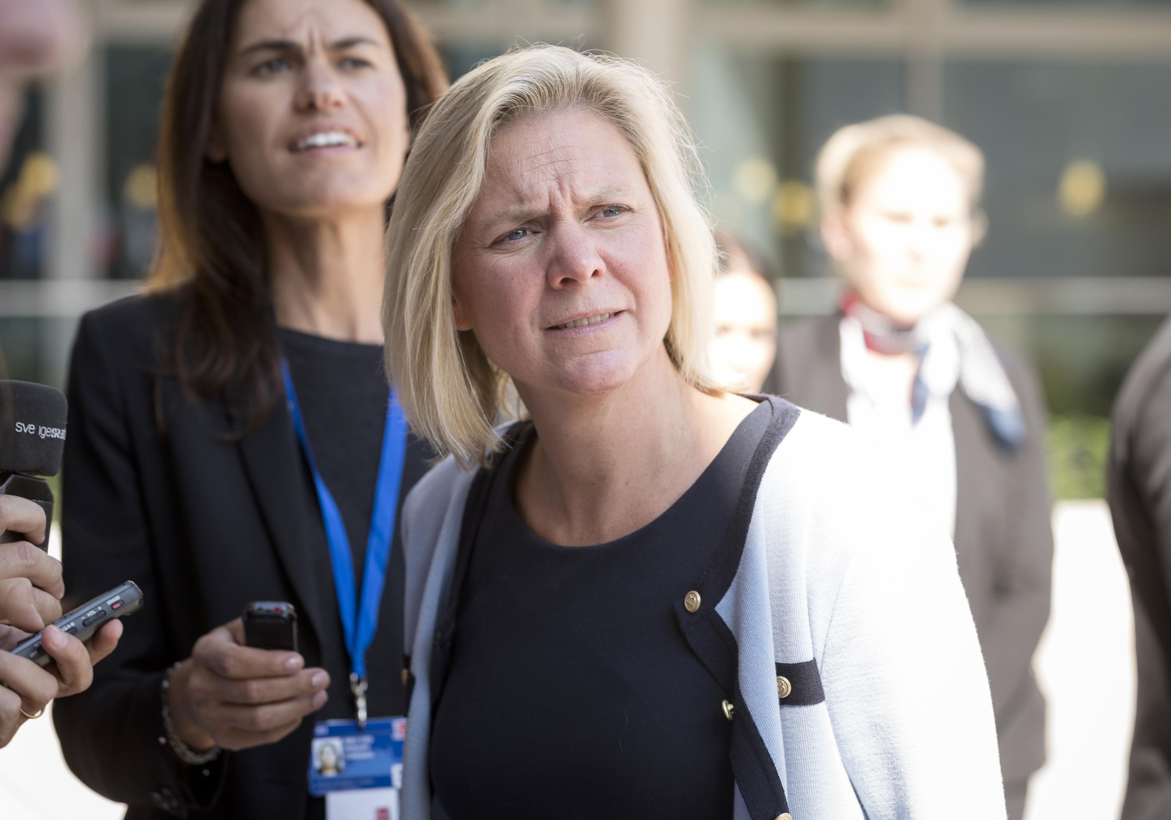 Magdalena Andersson kan fortsätta gå till jobbet som finansminister. SD-förslaget om misstroendeförklaring gick inte igenom, vid tisdagens omröstning i riksdagen. (Foto: Thierry Monasse /AFP/Getty Images)

