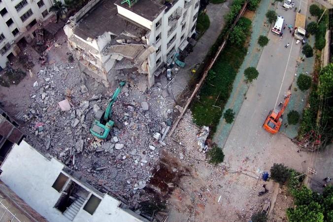 Skadad byggnad efter explosionerna i staden Liuzhou. Polisen hävdar nu att den man tidigare pekat ut som misstänkt är död, men det finns oklarheter. (STR/AFP/Getty Images)