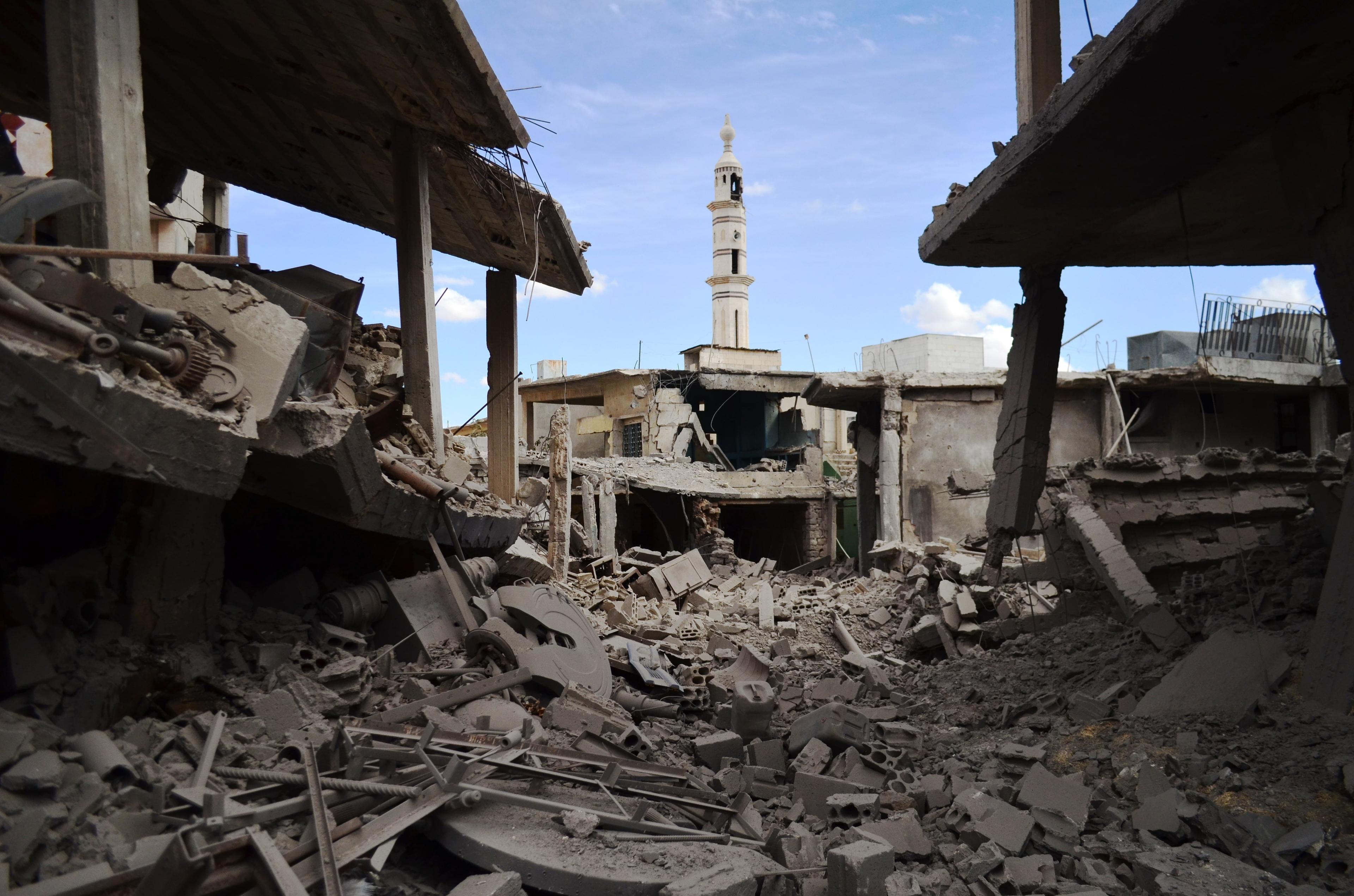 Ryska bombflyg slog på onsdagen till mot Talbisseh i Homsprovinsen i Syrien. Kan en dialog mellan USA och Ryssland kan bli ett första steg mot en lösning i Syrienkonflikten? (Foto: Mahmoud Taha /Getty image)