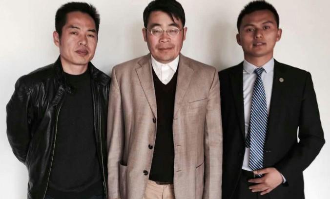 De kinesiska advokaterna Wang Longde, Wang Liqian och Mao Xiaomin, som är några av initiativtagarna till en rörelse för att lämna det partistyrda kinesiska advokatsamfundet. (Radio Free Asia)