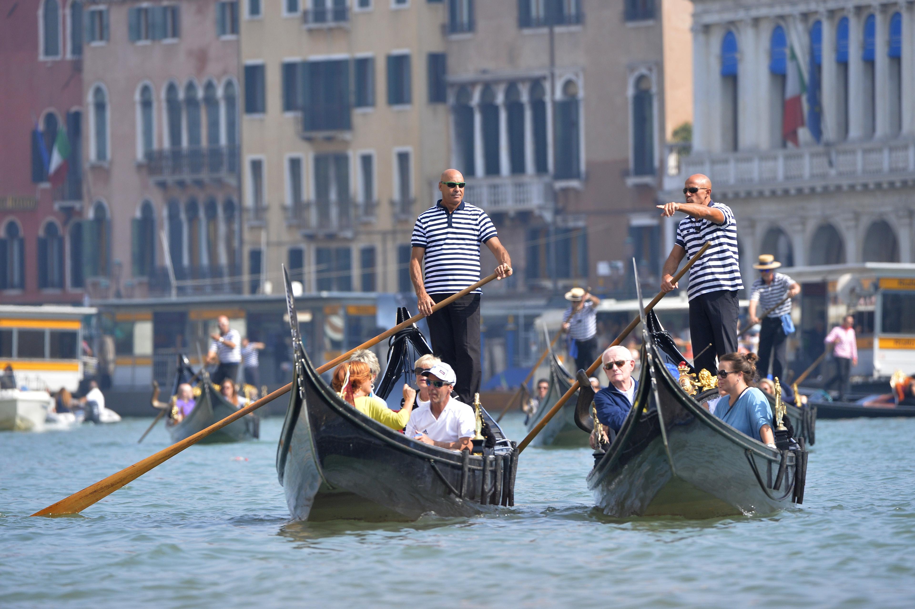 Fler och fler reser till Europa på semester och en tur i en gondol i Venedig kan bli ett semesterminne för många. (Foto: Andreas Solaro/AFP/Getty Image) 