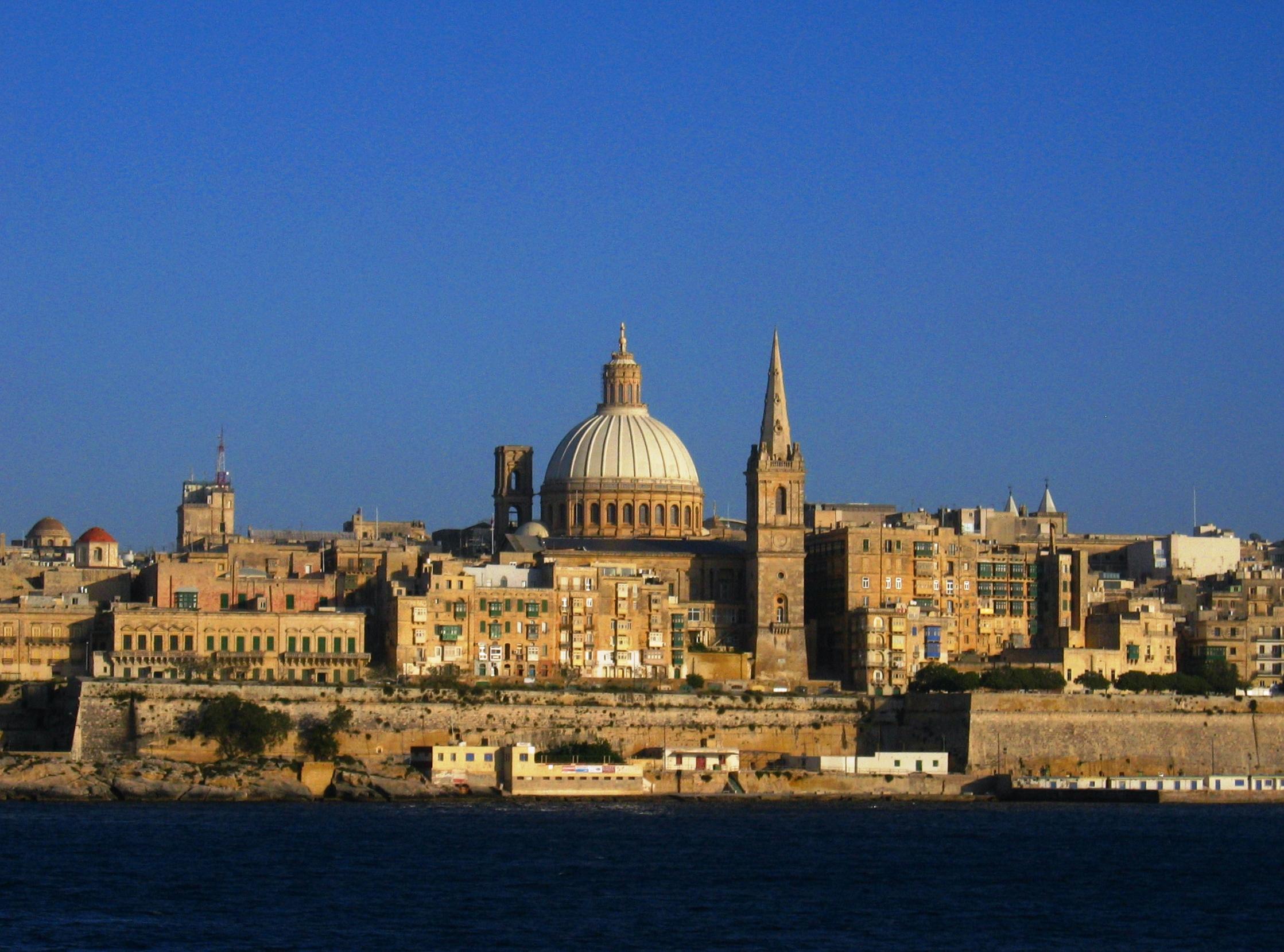 Maltas huvudstad Valletta där EU tillsammans med afrikanska stater och andra ska diskutera aktuella flyktingfrågor. (Foto: Briangotts) Wikimedia)