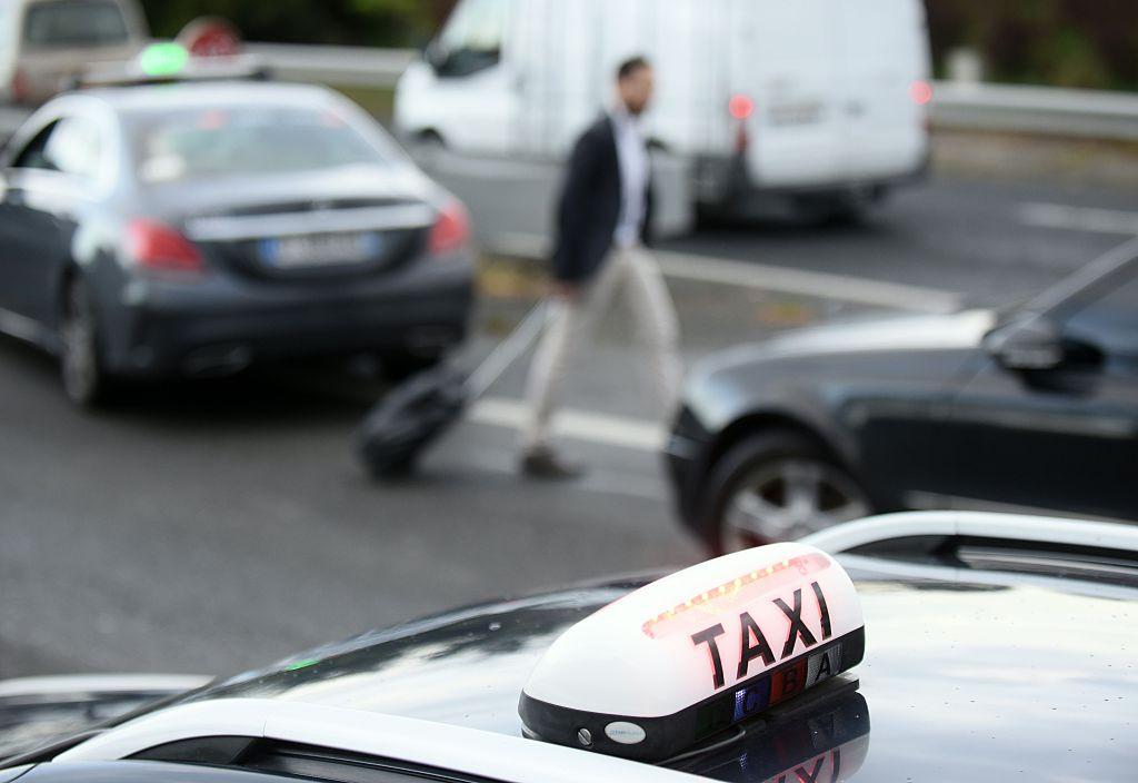 Delningsekonomi uppskattas inte av alla, såsom taxichaufförer visavi Uber.  (Foto: Remy Gabalda /AFP/Getty Images)