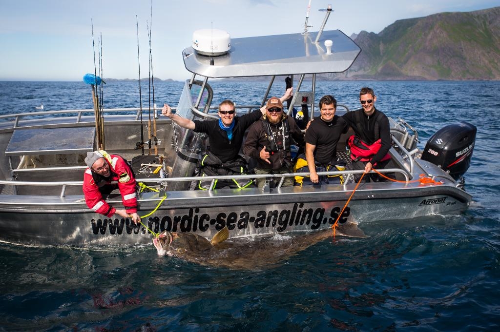 I Lofoten-vattnen fångade Daníel Jóhannsson den här flundran. (Foto: Johan Mikkelsen / Nordic Sea Angling)
