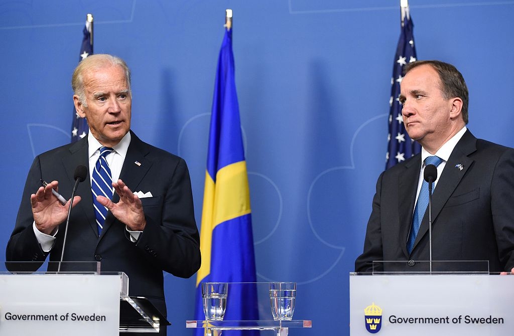 USA:s vicepresident Joe Biden och statsminister Stefan Löfven håller presskonferens i Rosenbad. (Foto: Jonathan Nackstrand/AFP/Getty Images)