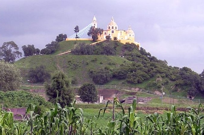 Den stora pyramiden i Cholula i Mexiko användes av Aztekerna, men experter tror att den kan ha byggts innan deras civilisation. (Foto: Creative Commons)