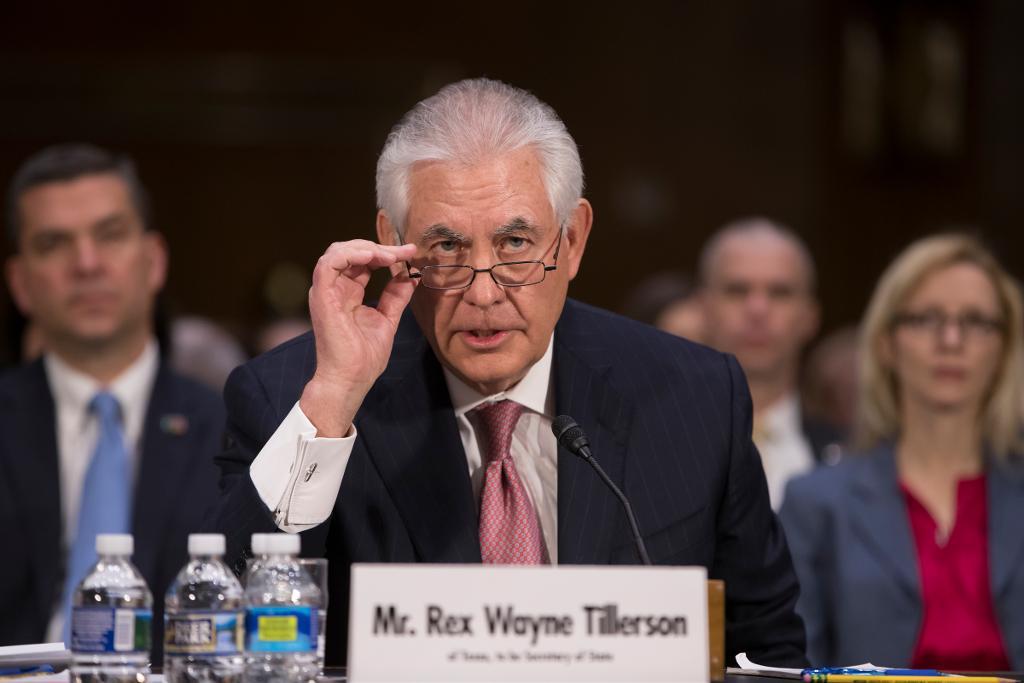USA:s nominerade utrikesminister Rex Tillerson svarar på frågor i senaten. (Foto: J. Scott Applewhite /AP/TT)
