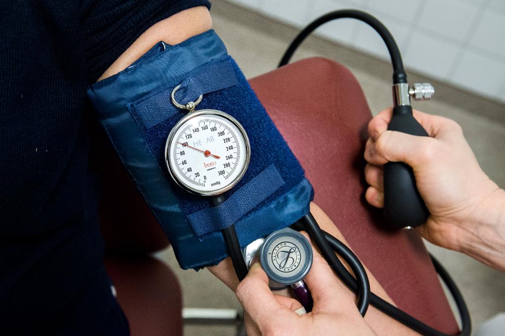 Högt blodtryck är en av riskfaktorerna för hjärtinfarkt. Foto: Claudio Bresciani/TT-arkivbild