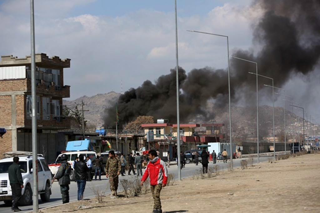 


Afghanistan präglas av stor oro, även efter de militära insatserna. Här från en självmordsbombning i Kabul på onsdagen. Foto: Rahmat Gul                                                                                                                                    