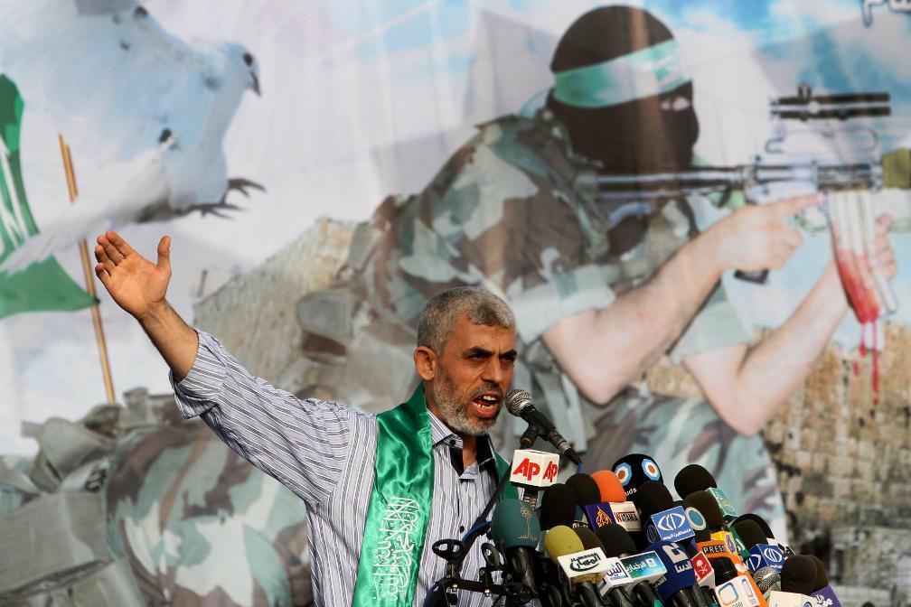 
Den nye ledaren för Hamas i Gaza, 55-årige Yahya Sinwar, frigavs 2011 av Israel i ett fångutbyte.  Foto: Adel Hana/AP/TT-arkivbild                                            