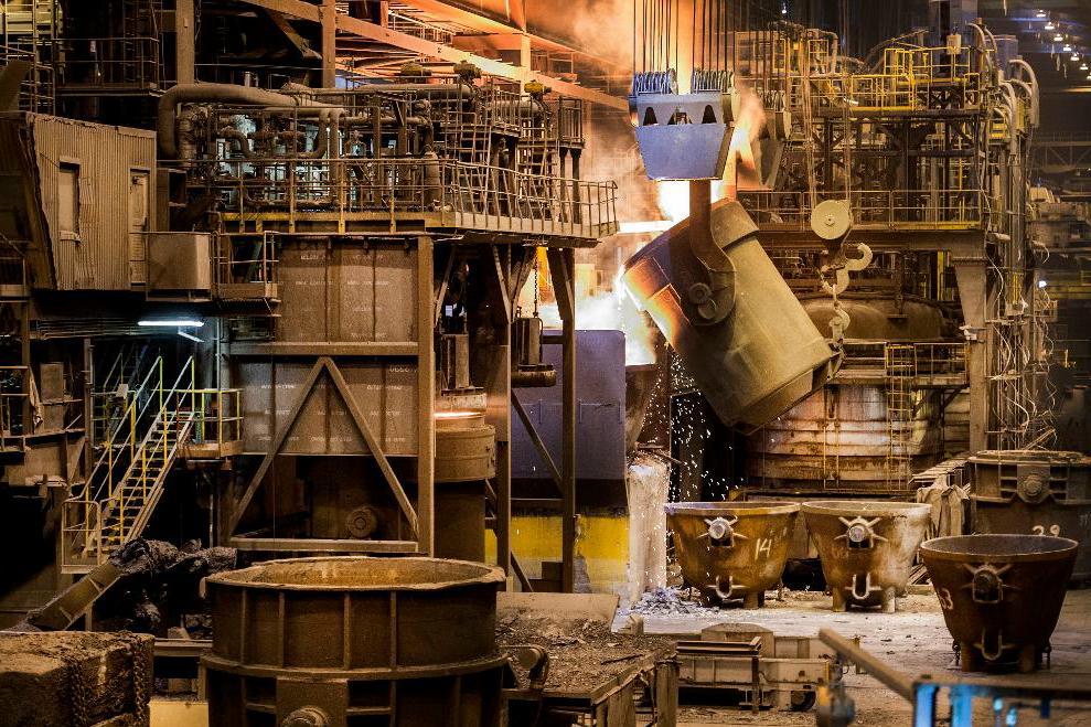

Stålproduktion vid Oxelösunds järnverk som är en del av stålkoncernen SSAB. Foto: Marcus Ericsson/TT-arkivbild                                                                                        
