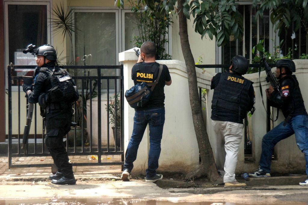 Indonesisk polis redo för insats. Foto: Timor Matahari /AFP/Getty Images
