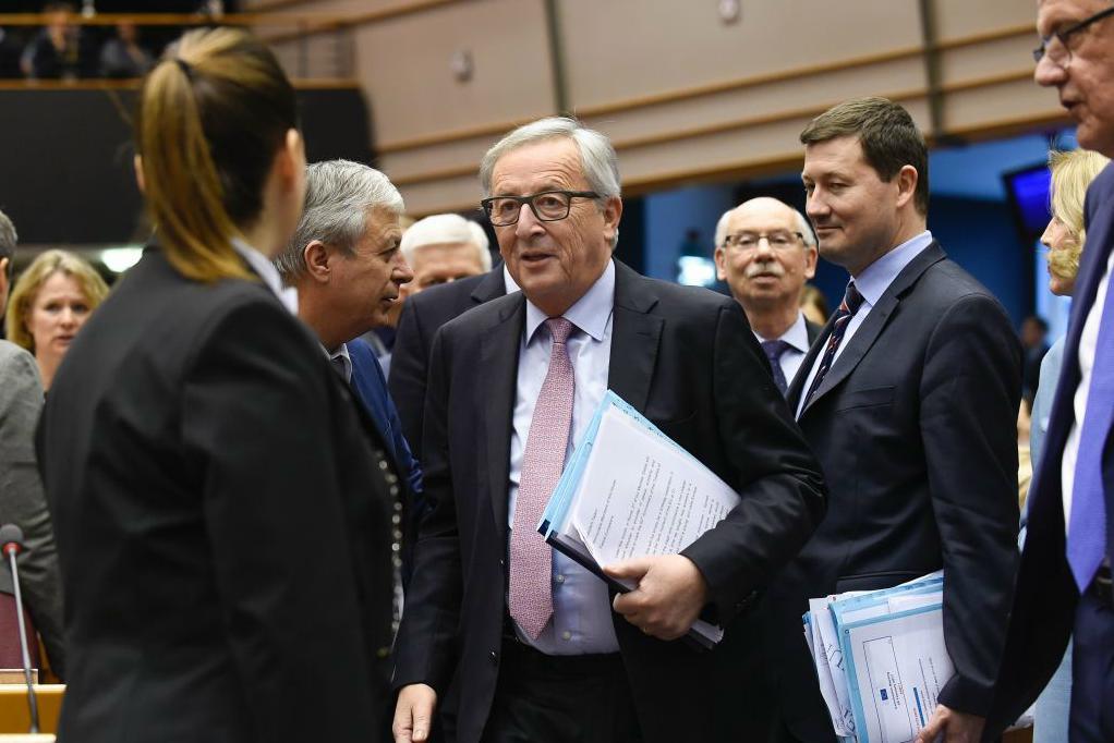 


Det blir ett nytt kapitel i EU:s historia när Storbritannien går ur.  Kommissionsordförande Jean-Claude Juncker lägger därför fram  en vitbok om fem vägar som går vidare mot EU:s framtid. Foto: John Thys /AFP/Getty Images                                                                                                                                    