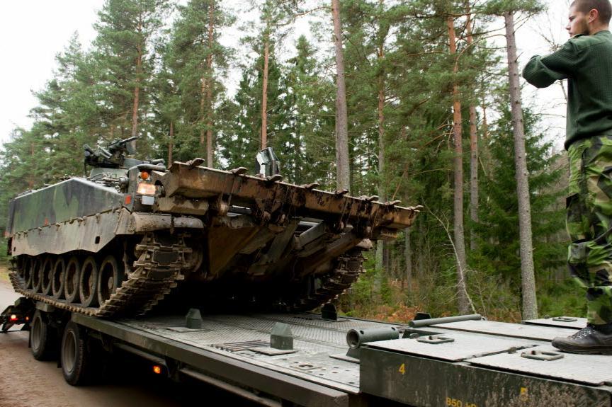 

En av försvarets bärgningsbandvagnar. Foto: Marcus Åhlén/Försvarsmakten                                                                                        