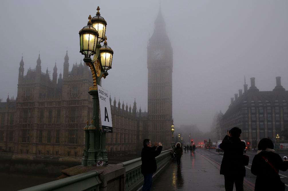 





Minst tolv skadade människor finns på Westminster Bridge nära det brittiska parlamentet i London, enligt nyhetsbyrån Reuters fotograf. Foto: Alastair Grant/AP/TT                                                                                                                                                                                                                                                                        
