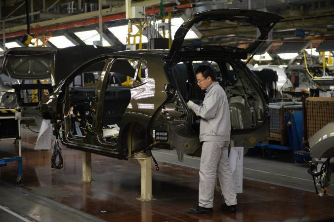 

Anställda arbetar vid den kinesisk-franska fabriken Dongfeng Peugeot-Citroën Automobile (DPCA) i Wuhan. Kina har svårt att på egen hand utveckla konkurrenskraftiga bilar. Foto: Peter Parks/AFP/Getty Images                                                                                        