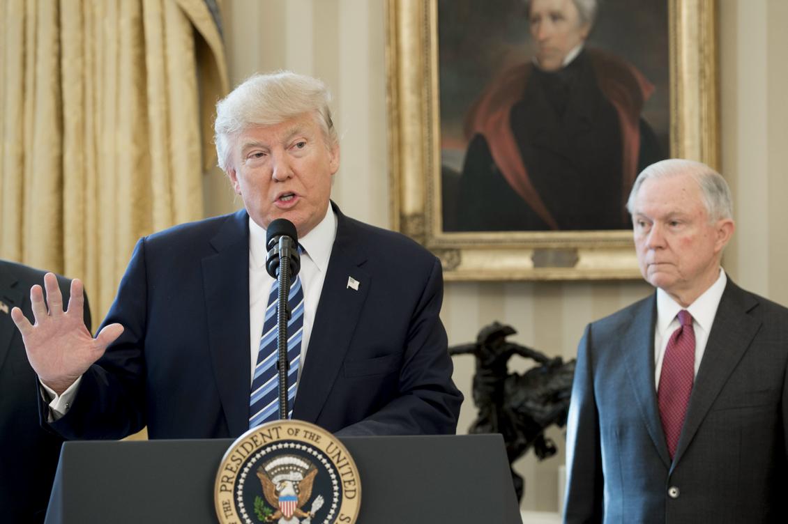 USA:s president Donald Trump brottas med frågan om rysskontakter. Foto: Saul Loeb /AFP/Getty Images