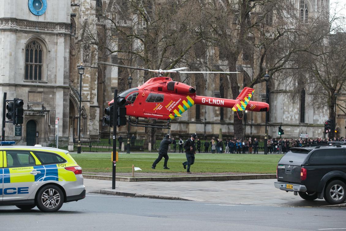En polisman blev knivhuggen vid parlamentet i London och flera lär vara skadade. Foto: Jack Taylaor /Getty Images