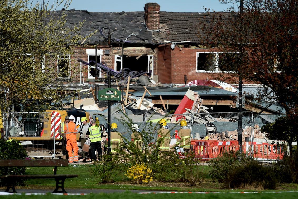 


Minst 34 människor har förts till sjukhus, varav två är allvarligt skadade, i en befarad gasexplosion i Liverpool. Foto: Paul Ellis/AFP/Getty Images                                                                                                                                    