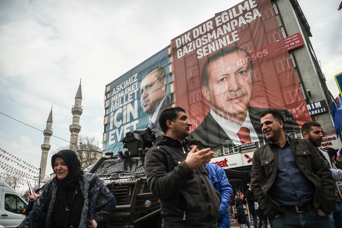 
Företrädare för den turkiska AKP-regeringen bedriver åsiktsregistrering i Sverige, det oroar Margot Wallström. Foto: Ozan Kose /AFP/Getty Images                                            