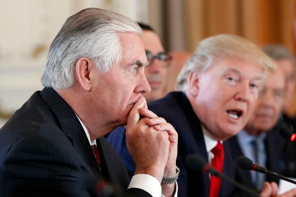 
USA:s utrikesminister Rex Tillerson (till vänster) är besviken på Rysslands reaktioner efter USA:s attack mot Syrien. Foto: Alex Brandon/AP/TT                                            