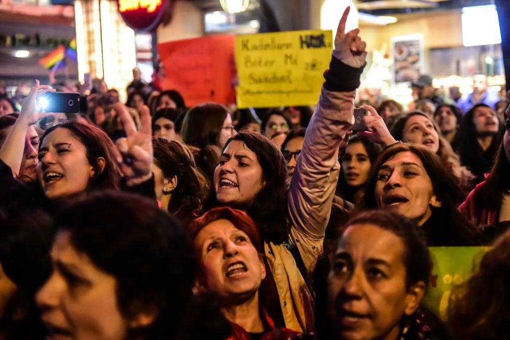 Många turkar kräver att folkomröstningen ogiltighetsförklaras. Foto: Yasin Akgul /AFP/Getty Images