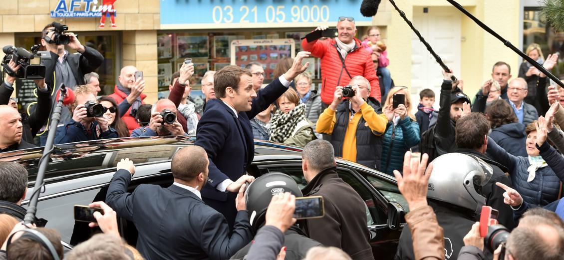 
Emmanuel Macron vinkar till sina supportrar. Foto: Philippe Huguen/AFP/Getty Images                                            