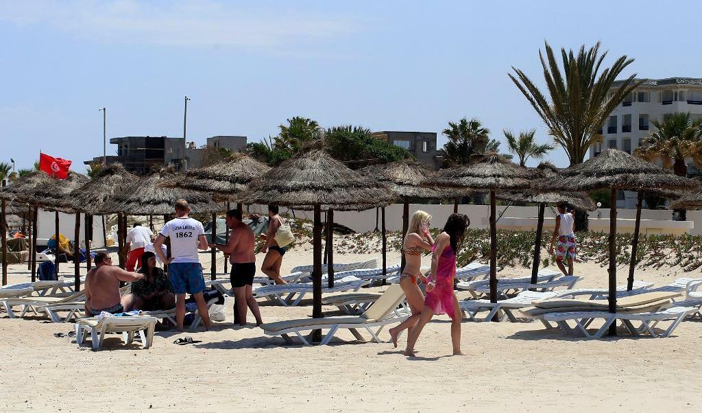 Stranden utanför hotellet där 38 personer, varav 30 var brittiska turister, dödades. Mordvapnet som användes fanns gömt i en strandparasoll. Foto: Sami Toukef/AP/TT-arkivbild