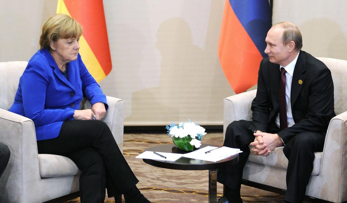 Den ryska presidenten Vladimir Putin med tyska förbundskanslern Angela Merkel på ett toppmöte 2015 i Antalya. Foto: Mikhail Klimentyev/AFP/Getty Images