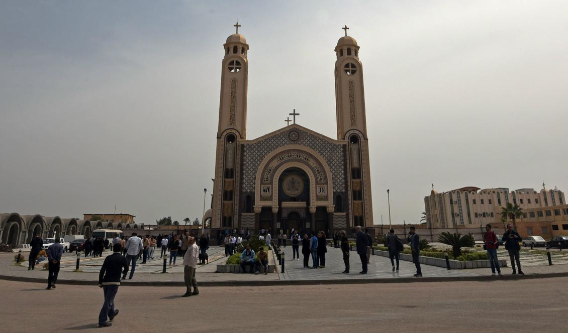 De koptiska kyrkorna i Egypten är utsatta. Bilden är på en koptisk kyrka i staden Borg El-Arab. Den som attackerades nu ligger i Minyaprovinsen där många dödade och skadade. Foto: Mohamed El-Shahed/AFP/Getty Images