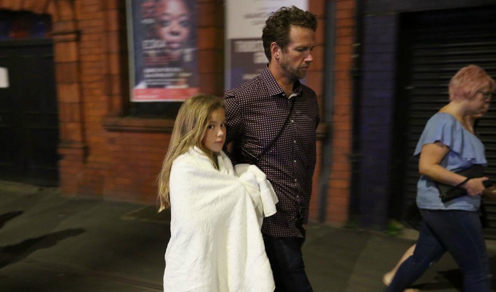 Publik kommer ut ur Manchester Arena efter en explosion. Foto: Christopher Furlong/Getty Images