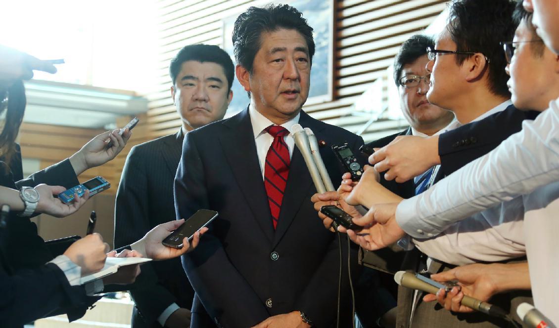 
Japans premiärminister Shinzo Abe talar med pressen med anledning av Nordkoreas robottest vilket skapar spänningar i området, även i USA. Foto: STR/AFP/Getty Images                                            