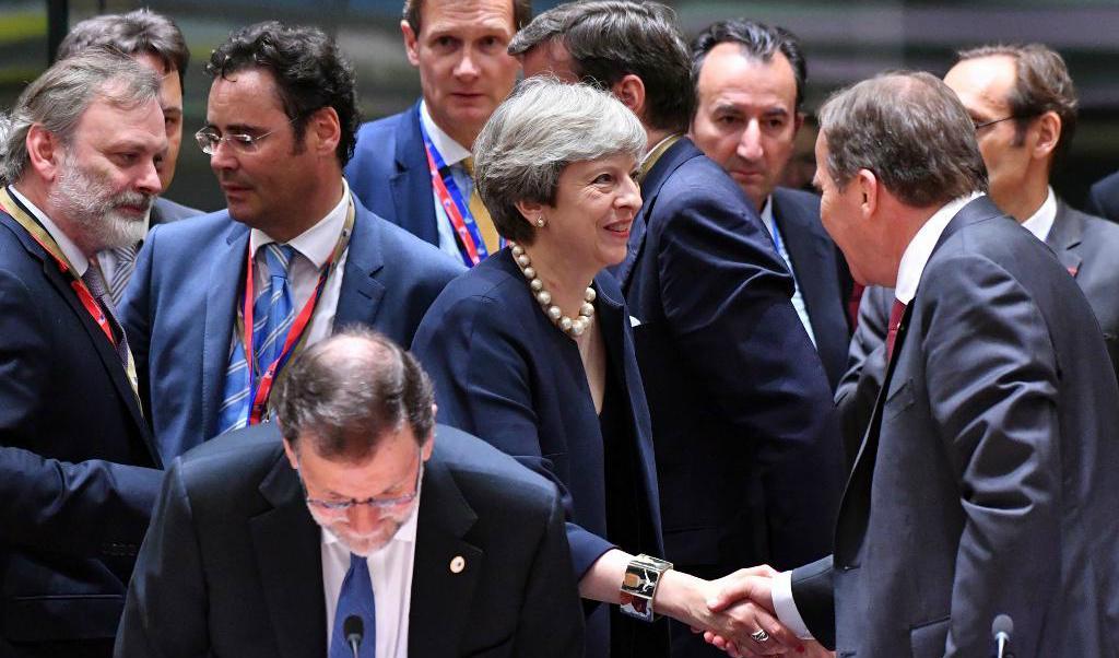 

Storbritanniens premiärminister Theresa May skakar hand med statsminister Stefan Löfven (S) tidigare under torsdagen. Foto: Geert Vanden Wijngaert/AP/TT                                                                                        