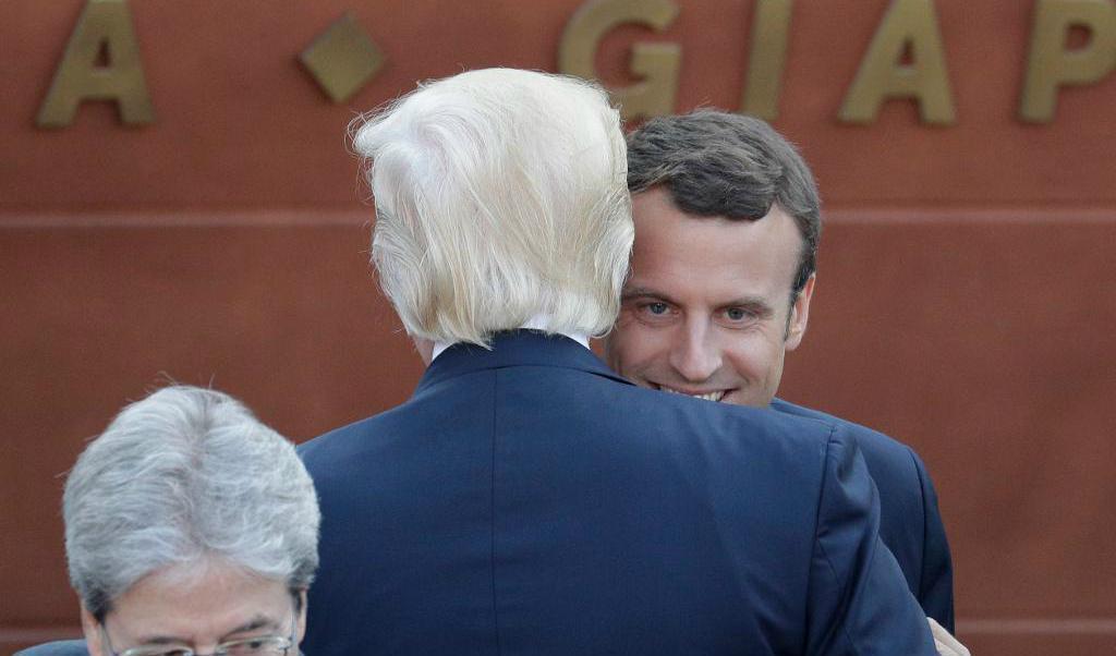 


USA:s president Donald Trump hälsar på Frankrikes nytillträdde president, Emmanuel Macron, vid ett möte i slutet av maj. Arkivbild. Foto: Andrew Medichini /AP/TT                                                                                                                                    