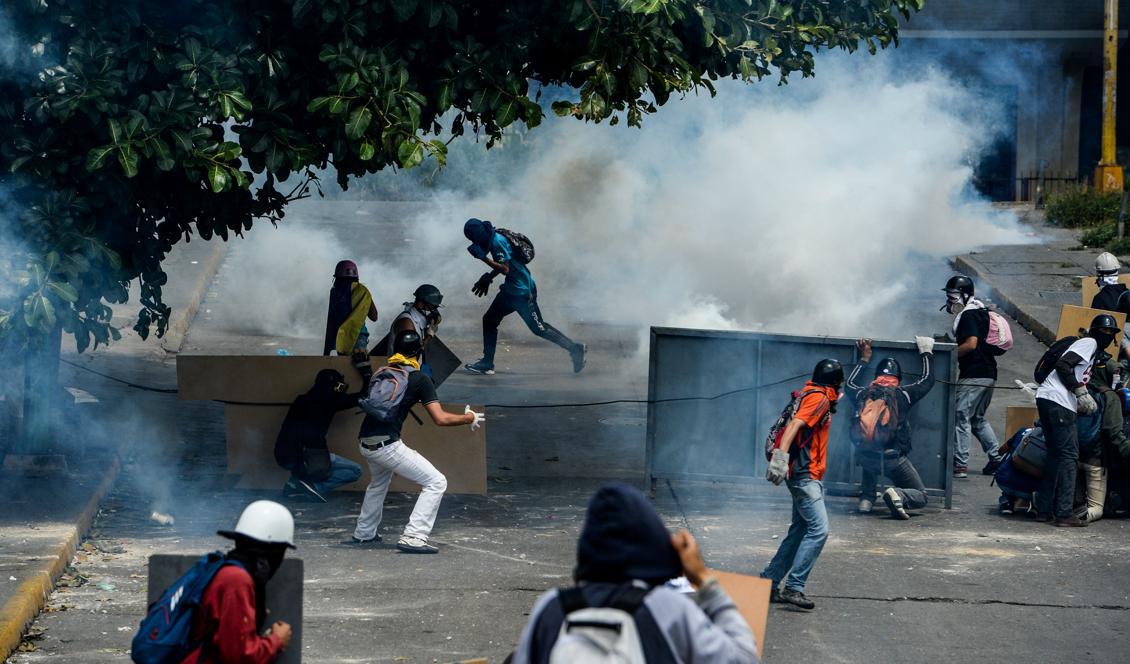
Oppositionens aktivister demonstrerar mot regeringen i Venezuela och president Nicolas Maduro i synnerhet. (Foto: Federico Parra/AFP/Getty Images                                            