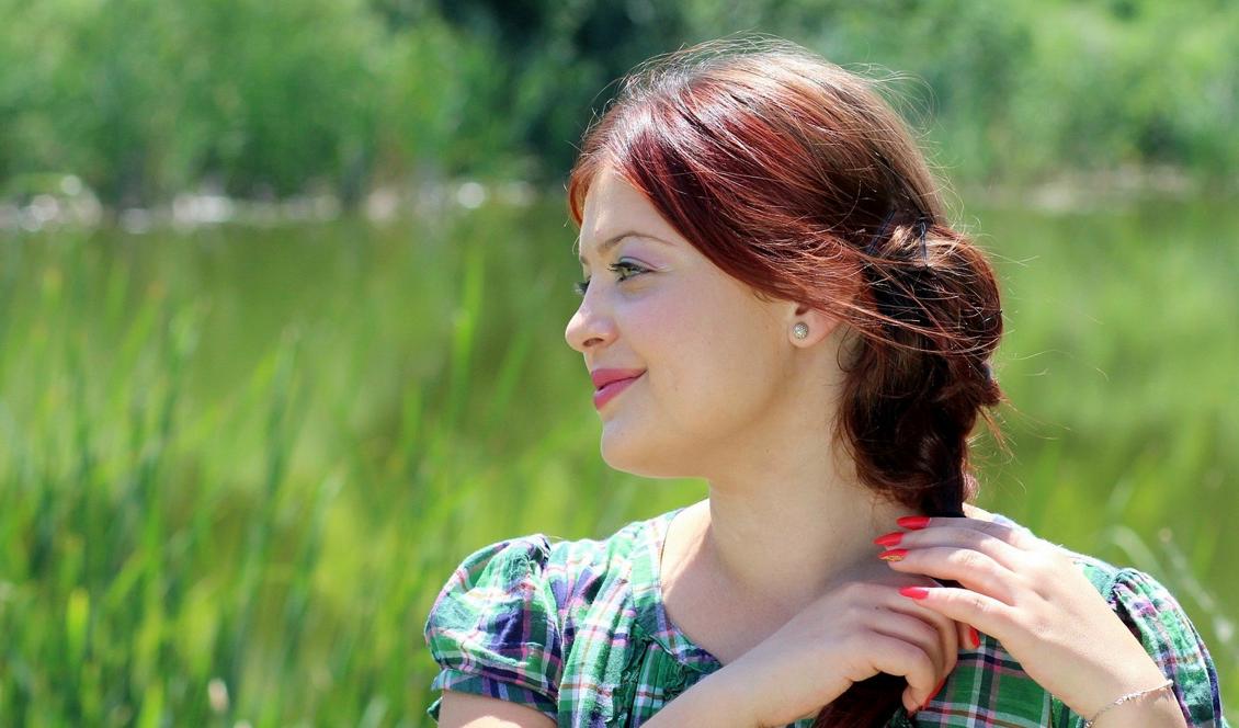 Växtfärgerna ger många möjligheter för den som vill färga håret. Resultatet blir bra både för kroppen och miljön när man undviker kemikalier som kan göra skada.