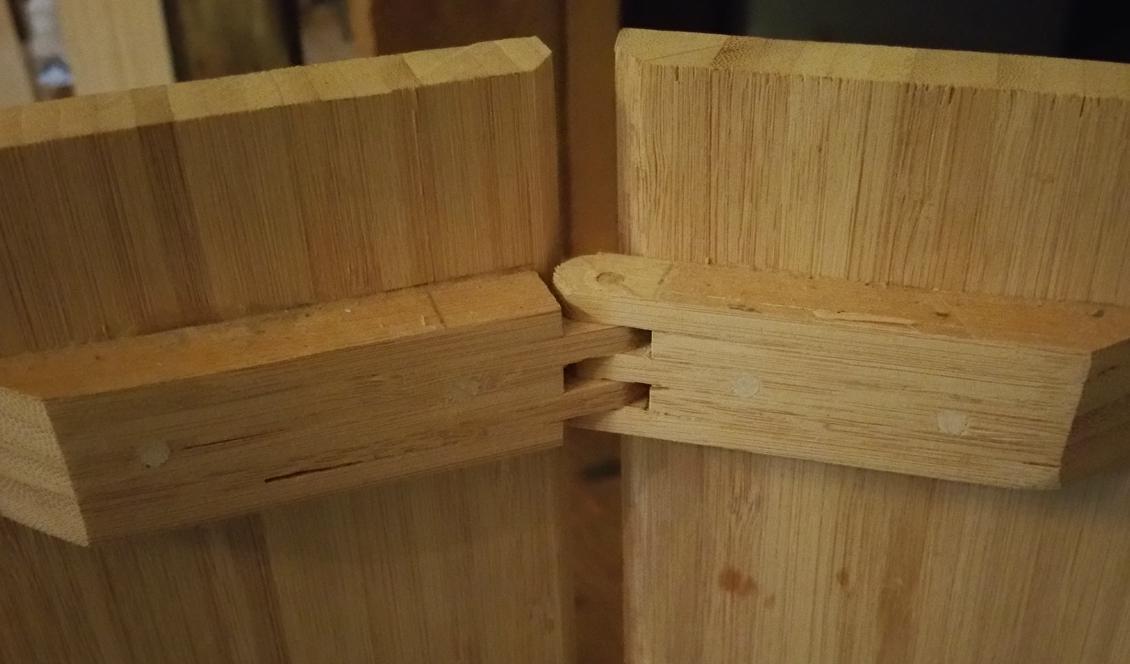 Gångjärn i bambu tillverkade av gamla skärbrädor. Foto: Anton Nilsson