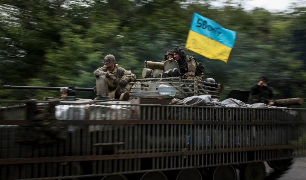 
Sex soldater har dödats i strider med proryska separatister i närheten av Donetsk i östra Ukraina. Ytterligare tre soldater dödades när deras fordon körde på en landmina nordväst om staden Luhansk. Arkivbild. Foto: Evgeniy Maloletka/AP/TT                                            