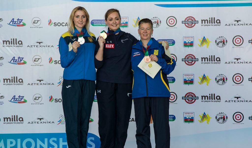 

Marie Enqvist (höger) med sin bronsmedalj på prispallen EM Baku 2017.                                                                                        