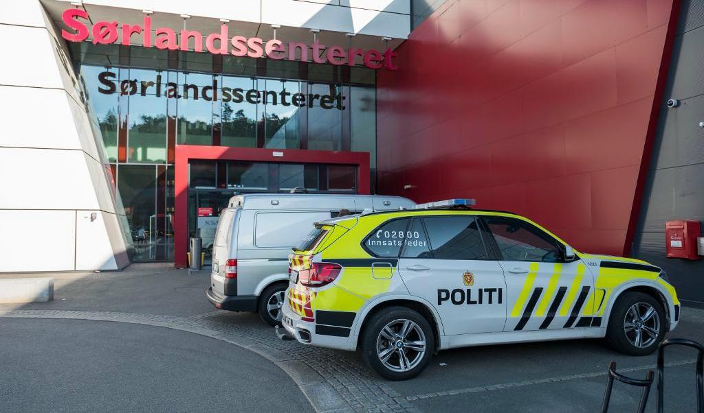 
17-åringen som knivskars till döds jobbade i en butik inne i köpcentret i Kristiansand. Polisen har gripit en 15-årig flicka som misstänkt för dådet. Foto: Tor Erik Schrøder/NTB/TT-arkivbild                                            