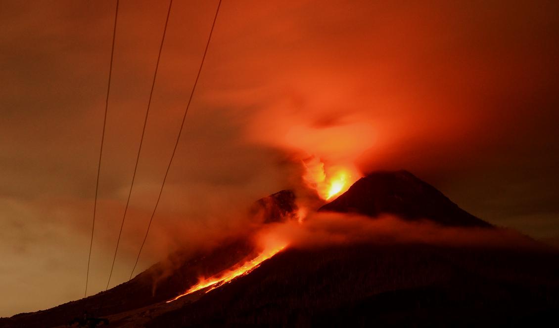 
Vulkanen Sinabung fortsätter att spy ut lava i Karo, Indonesien. Foto: Lana Priatna/AFP/Getty Images                                            