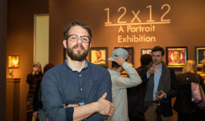Stephen Bauman, konstnär och kurator för "12x12, A Portrait Exhibition,"vid öppningen i Florence Academy of Arts galleri, i Mana Contemporary i Jersey City, 12 januari 2018. Foto: Benjamin Chasteen