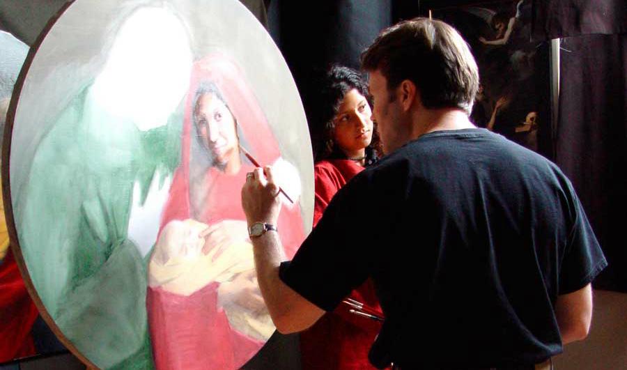 Darren R Rousar jobbar på målnignen " The Holy Family".