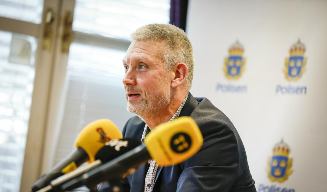 En av åklagarna i den stora utredningen, Robert Eriksson, vid en pressträff i samband med att åtalen lämnades in vid Nyköpings tingsrätt i januari. Foto: Fredrik Persson/TT