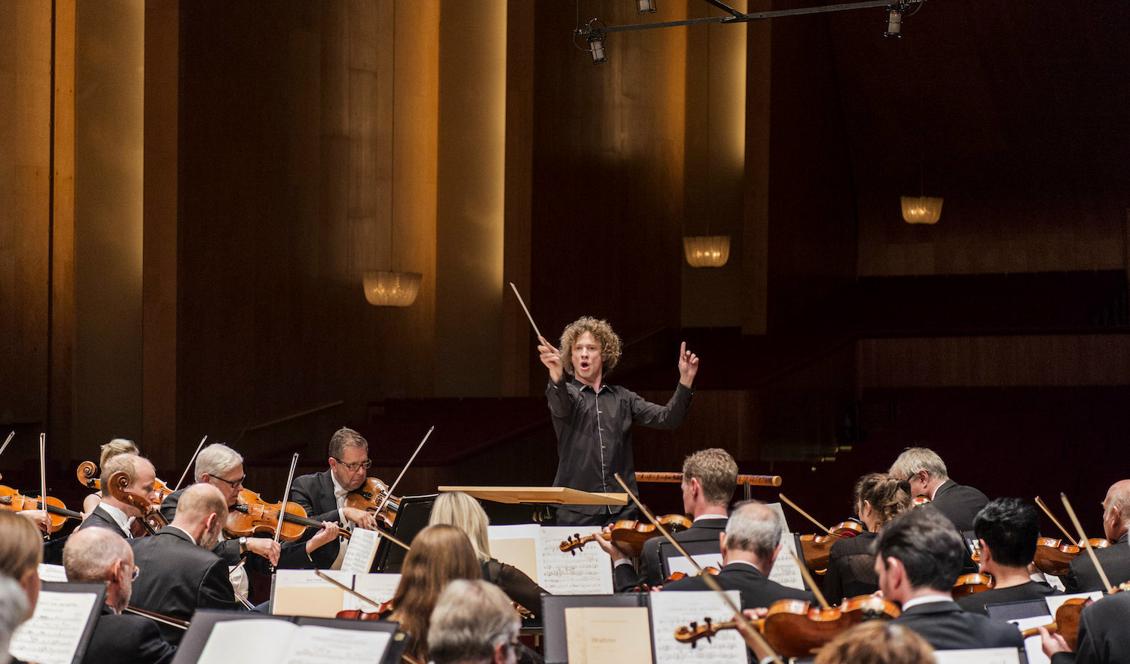 Chefsdirigent Santtu-Matias Rouval och Göteborgs Symfoniker. Foto: Ola Kjelbye