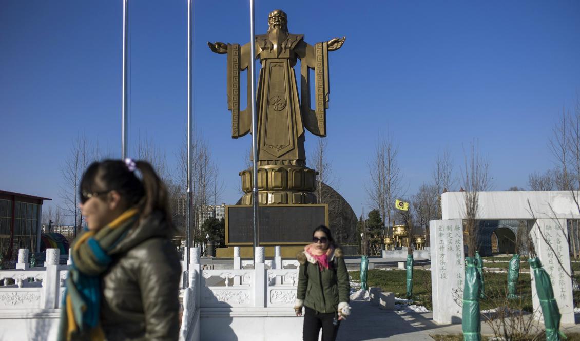 

Staty av Konfucius i badorten Beidaihe i Hebeiprovinsen. Foto: Fred Dufour/AFP/Getty Images                                                                                        