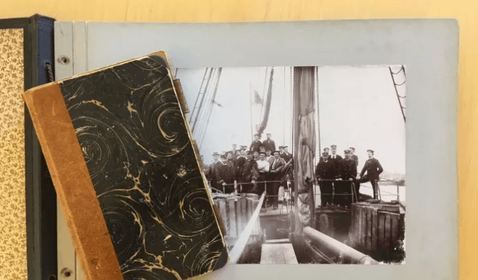 
Carl Appelbergs dagbok och fotoalbum som nu har skänkts till Grenna Museum - Polarcenter. Foto: Grenna Museum                                            