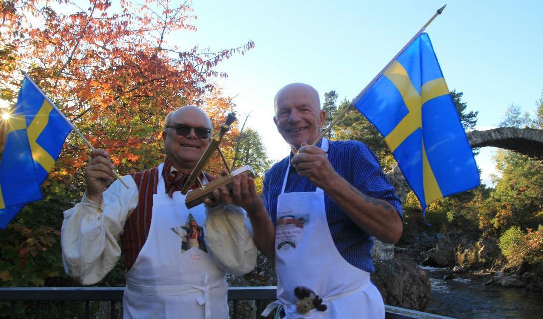 
Årets vinnare i den traditionella klassen i Gröt-VM, Calle Myrsell (vänster) och Per Carlsson (höger). Foto: James Ross                                             