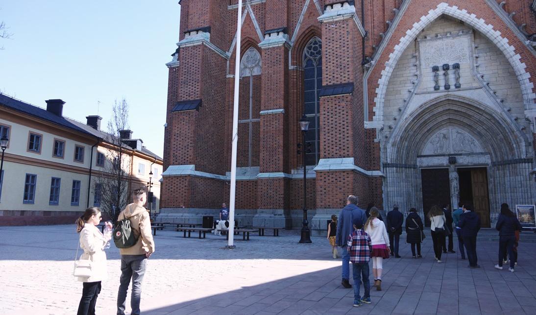 





Uppsala domkyrka är mäktig på nära håll. Foto: Eva Sagerfors                                                                                                                                                                                                                                                                                                